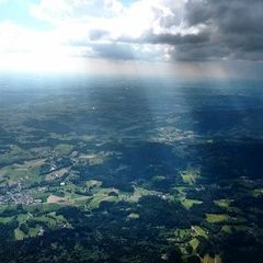 Flugwegposition um 14:25:43: Aufgenommen in der Nähe von Deggendorf, Deutschland in 1784 Meter